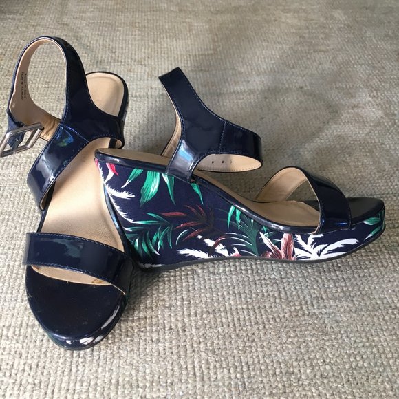 CL by Laundry Tropical Wedge Platform Sandals -- size 6.5 - Picture 2 of 5